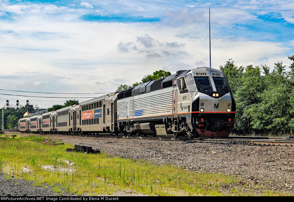 NJT 4014 on train 1207